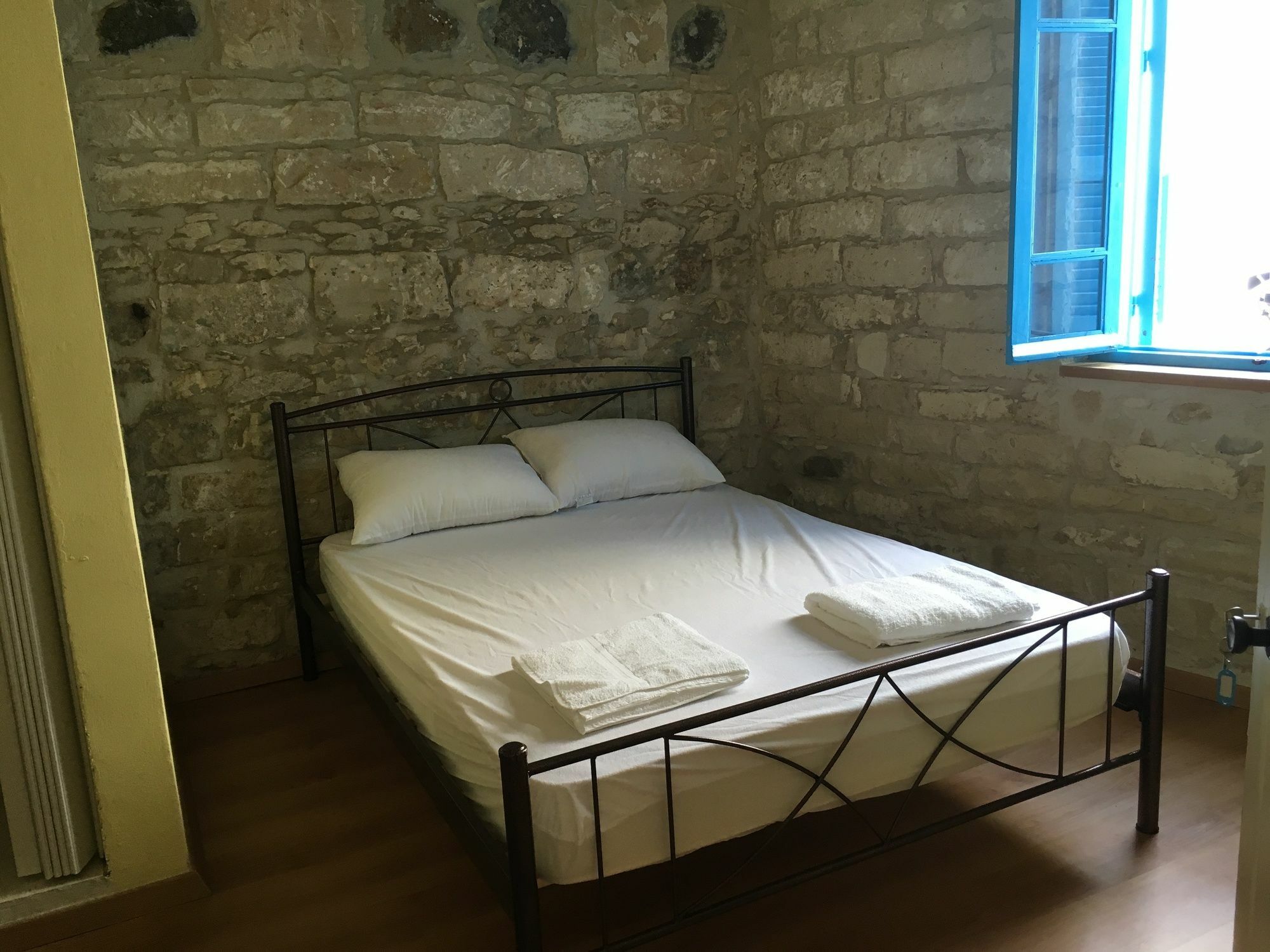 Zouglas App Guesthouse Limassol Exteriör bild