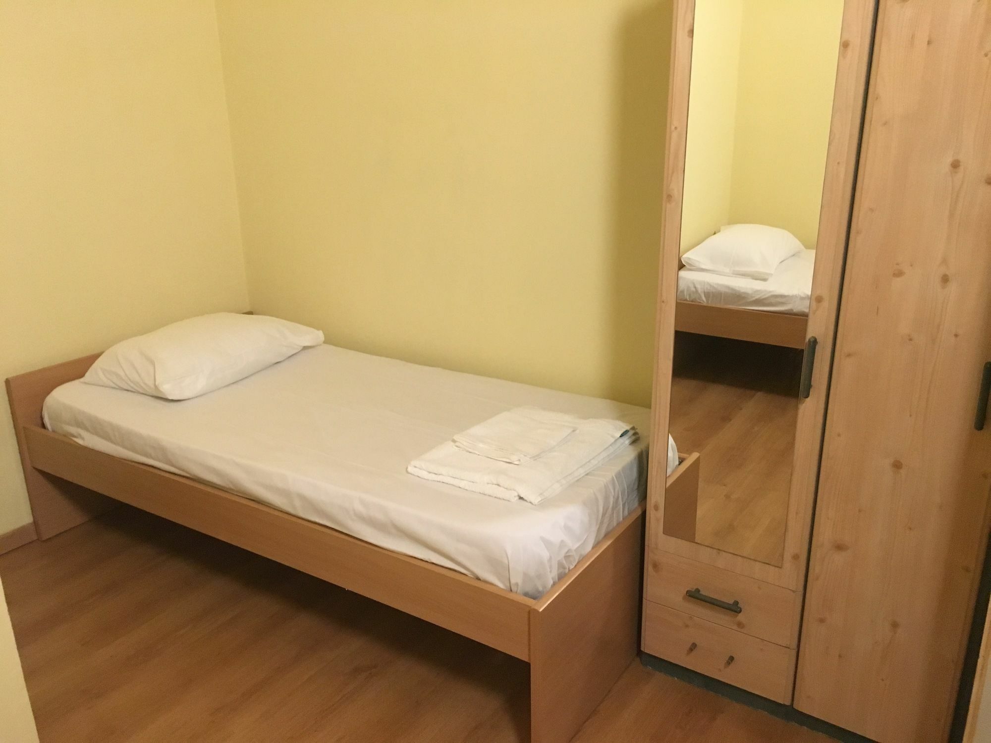 Zouglas App Guesthouse Limassol Exteriör bild